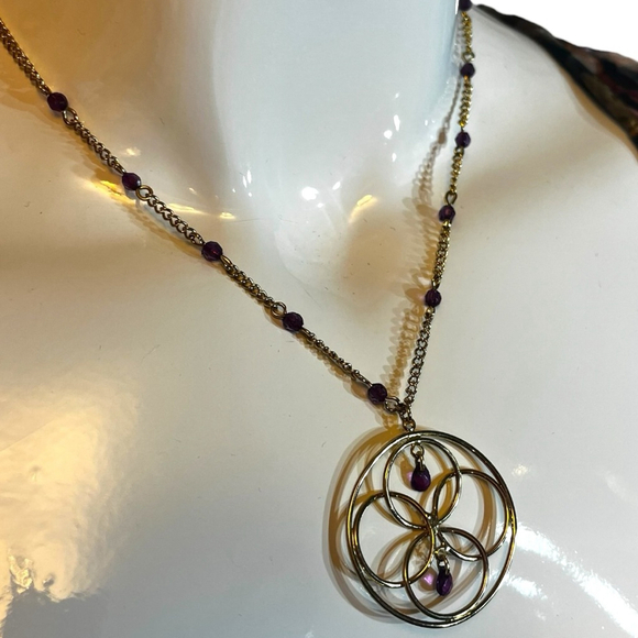 Vintage Avon Gold Pendant Necklace with Purple Beads - Picture 3 of 10
